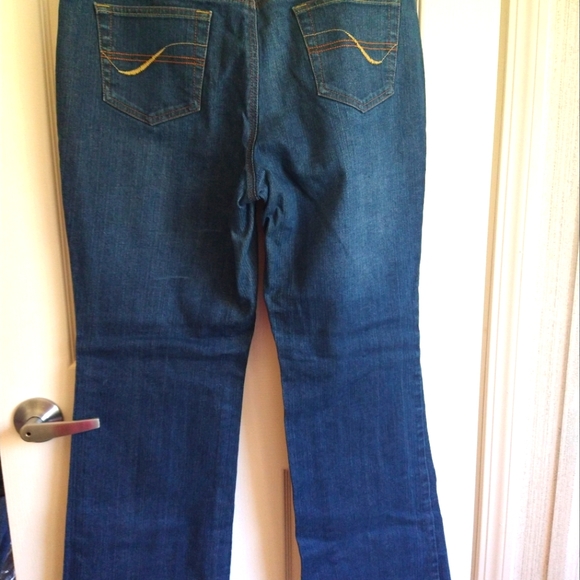 Ladies jeans - Picture 2 of 3